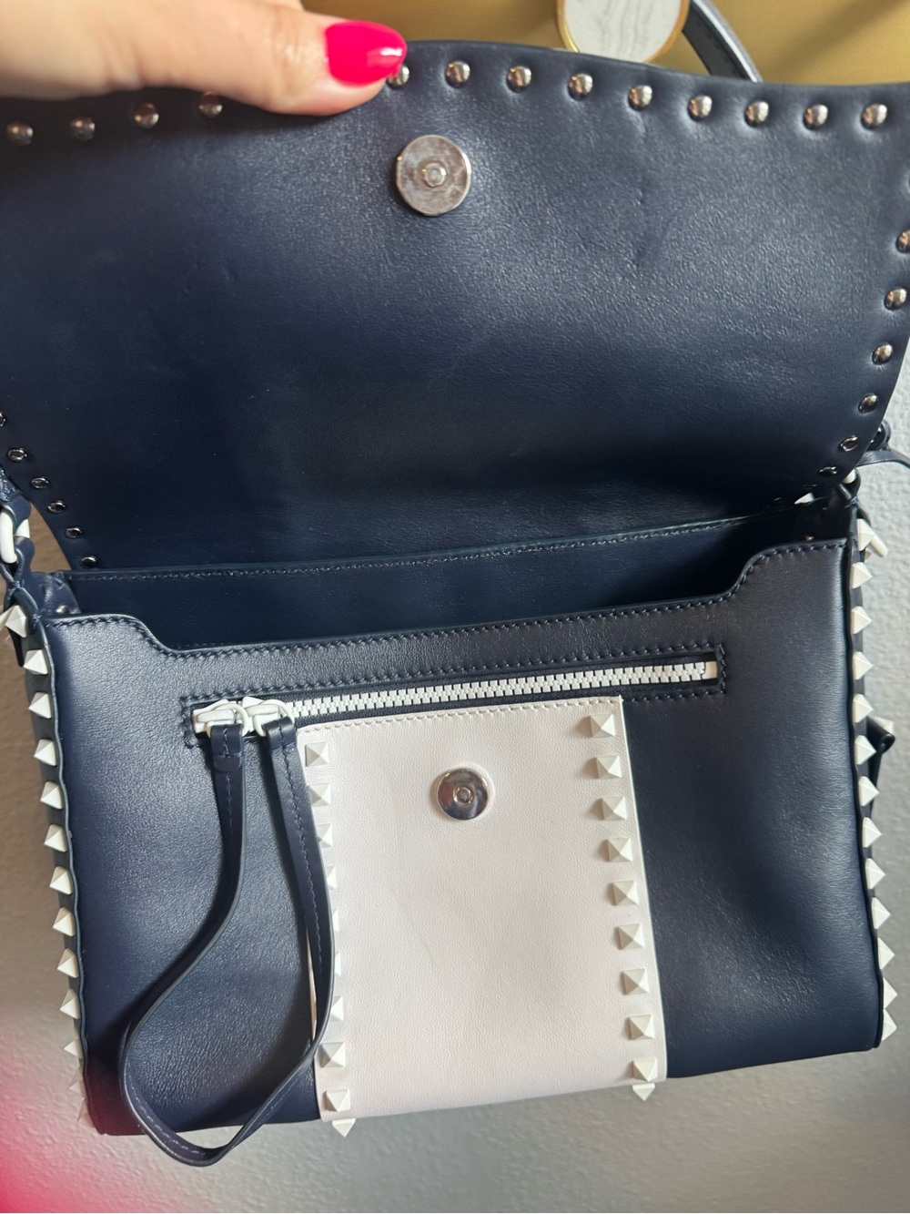 GUC Valentino Navy and White Studded Leather Shoulder Bag - Picture 4 of 13